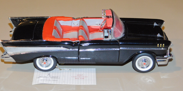lot 5 image: Franklin Mint black with red interior 1957 Chevrolet Belair convertible Boxed 124 Die cast