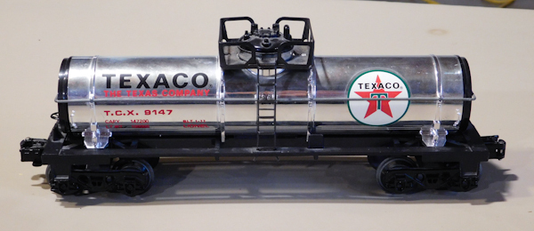 lot 7 image: Texaco tanker truck, Model trains