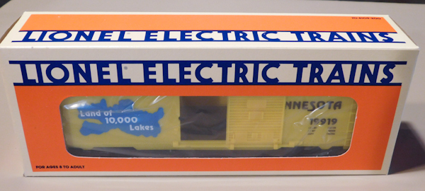 lot 20 image: Lionel Electric Trains Land of 10,000 Lakes railcar.