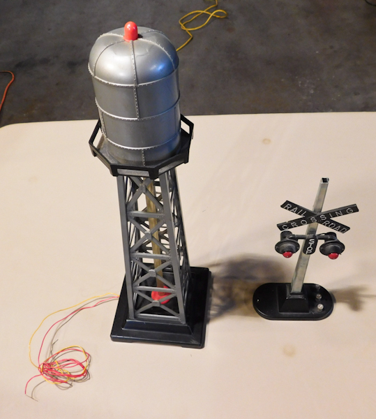 lot 25 image: Lionel, Model train accessories, light up water tower and railroad crossing sign