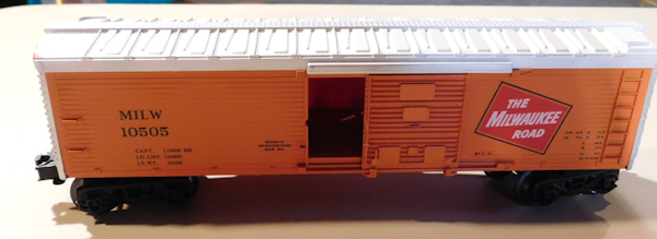 lot 34 image: Model trains, collectible, The Milwaukee Road rail car