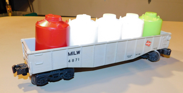 lot 42 image: Model trains, collectible, Grey cargo car with large Air Activated Containers