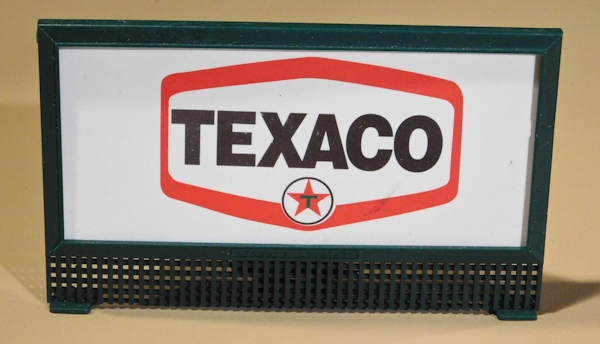 lot 59 image: Texaco Light Billboard Model trains, collectible, tracks, buildings, rail cars
