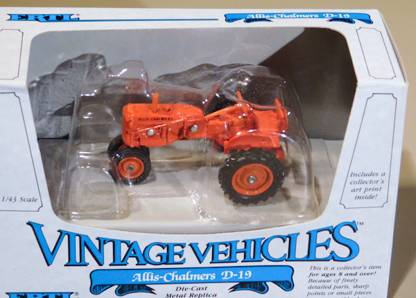 lot 84 image: ERTL Allis Chalmers D19 diecast farm tractor (NIB)