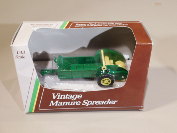 lot 88 image: ETRL die cast manure spreader (NIB)