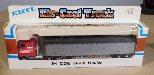 lot 92 image: ERTL die cast, IH COE Grain Hauler (NIB)