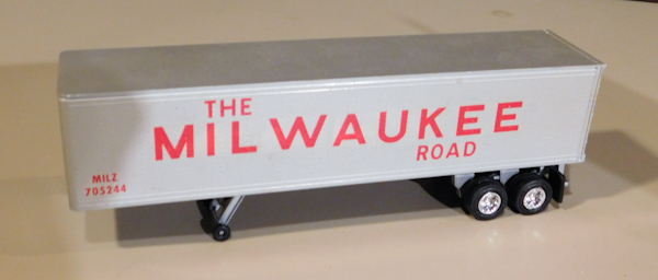 lot 93 image: Lionel truck trailer, The Milwaukee Road