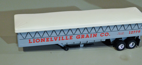 lot 98 image: Lionel Lionelville Grain Co.Truck Hopper Trailer