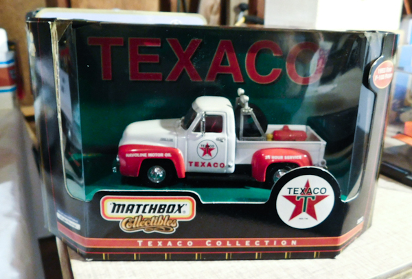 lot 105 image: Matchbox die cast Texaco truck (NIB)