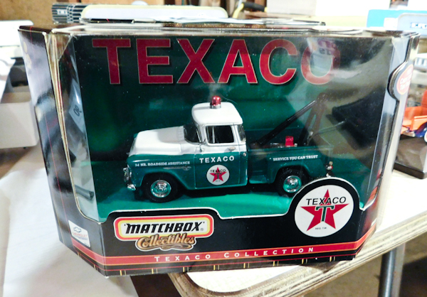 lot 106 image: Matchbox die cast Texaco truck (NIB)