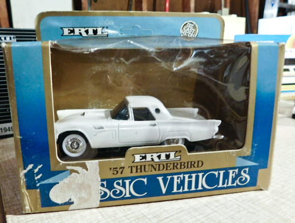 lot 107 image: ETRL die cast 57 Thunderbird