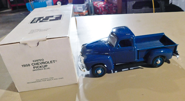 lot 113 image: Die cast 1950 Chevy truck