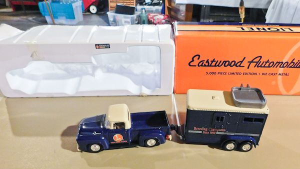 lot 114 image: Lionel Train truck & trailer die cast