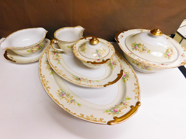 lot 61 image: Hand painted Japan fine china service ware