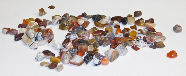 lot 74 image: 2 lbs of polished agates