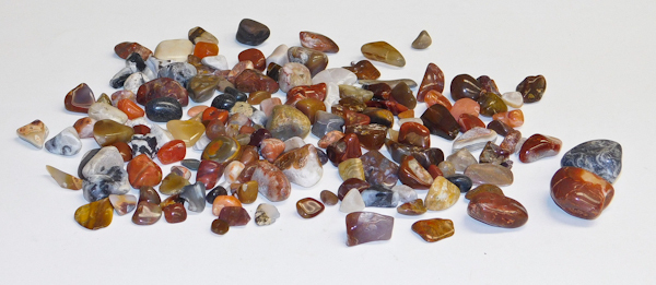 lot 75 image: 2 lbs of polished agates