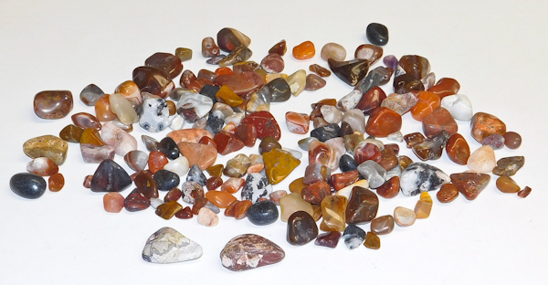 lot 76 image: 2 lbs of polished agates