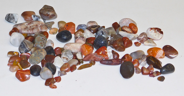 lot 78 image: 1 lb of polished agates