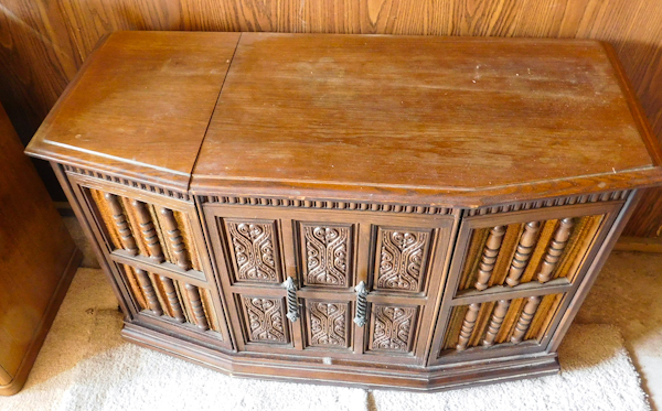 lot 96 image: vintage mid century modern stereo cabinet could be a great project to repurpose