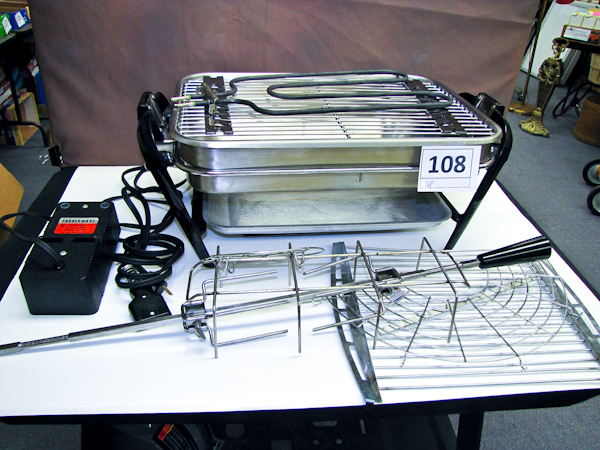 lot 108 image: Vintage Farberware electric grillrotisserie
