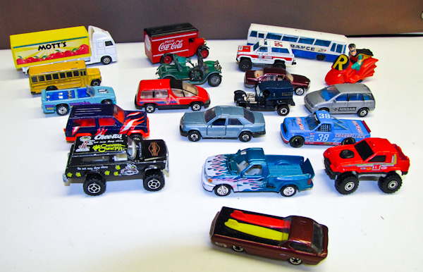 lot 114 image: large lot of Die Cast Cars, Hot Wheels, see photos