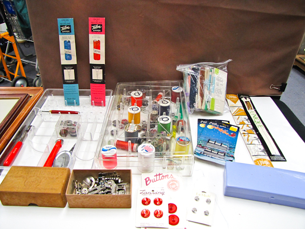 lot 118 image: Large Sewing accessories lot