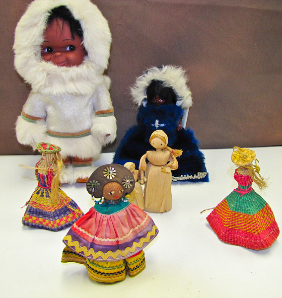 lot 121 image: vintage lot of Native American souvenirs