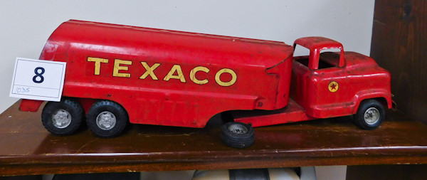 lot 8 image: VINTAGE 1957-1959 BUDDY L GMC 550 TEXACO TANKER TRUCK