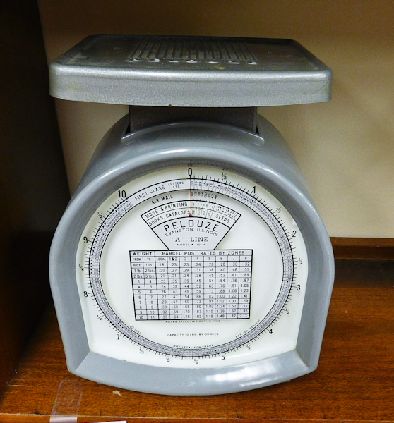 lot 9 image: vintage pelouze postal scale