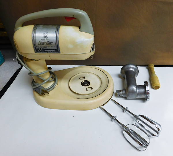 lot 10 image: Vintage Dormeyer Food mixer