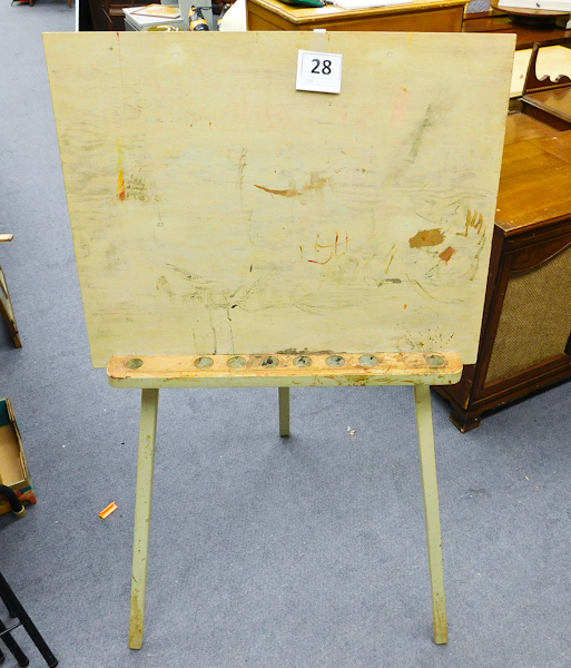 lot 28 image: arts and crafts easel for projects and painting