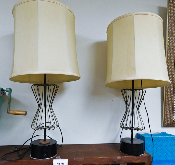 lot 32 image: Vintage Mid Century metal frame lamps