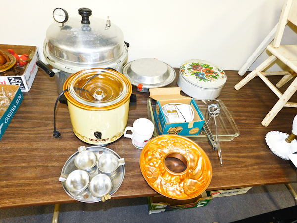 lot 43 image: large lot of vintage kitchen items please see all the photos
