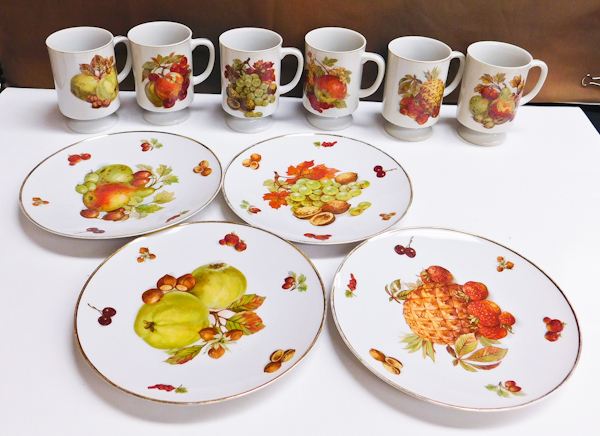 lot 51 image: 4 dessert plates and 6 cups Bavaria Debra Germany