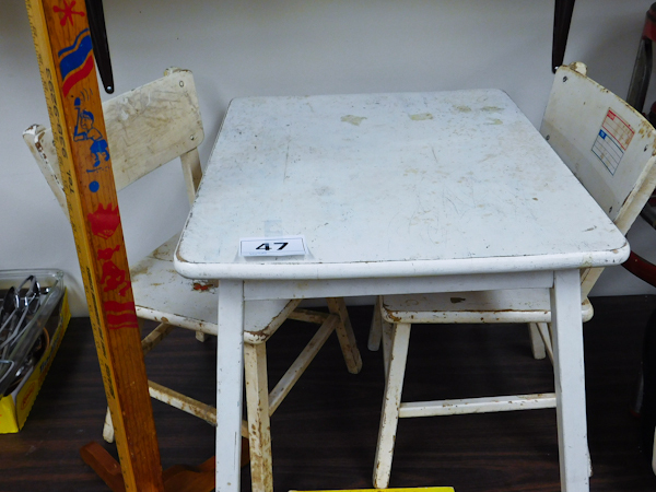 lot 47 image: Vintage Childs table & chair set, coathat rack & book