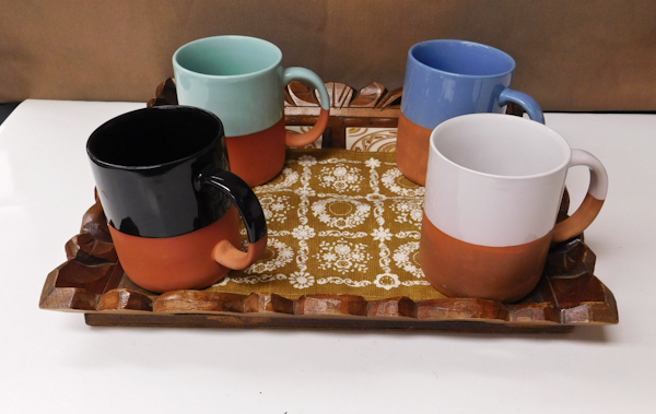 lot 124 image: coffee mugs serving tray and serving cloth