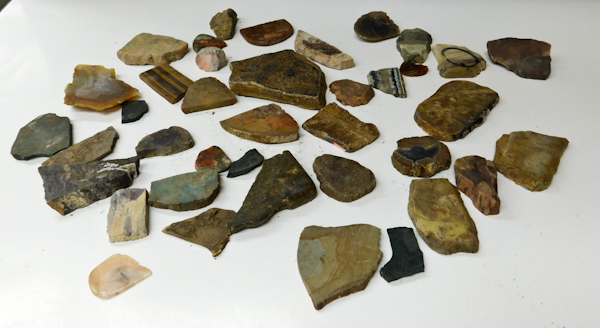 lot 132 image: 2.75 lbs of flat cut stones various types of stone