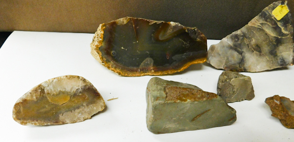 lot 134 image: 5 lbs of flat cut stones various types of stone