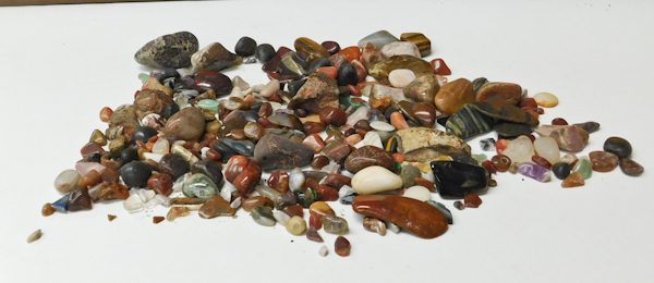 lot 136 image: 2.5 lbs of polished agates