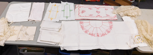 lot 186 image: lot of linens tablecloths, napkins, doilies and more please see photos