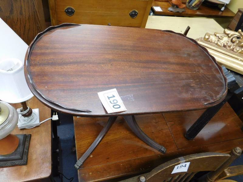 lot 190 image: Vintage oval parlor table with lion paw tipped feet