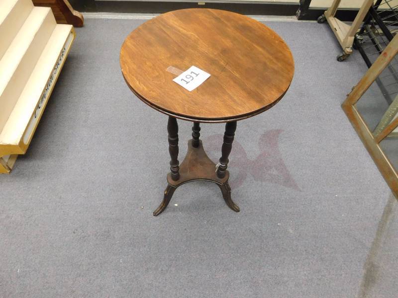 lot 191 image: Three legged round top parlor table
