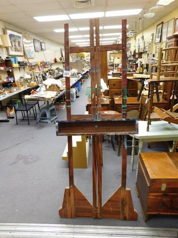 lot 197 image: Tall heavy duty professional artists easel