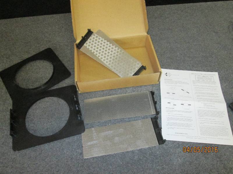 lot 44 image: Mr Flexbrackets 4 round flexbracke...