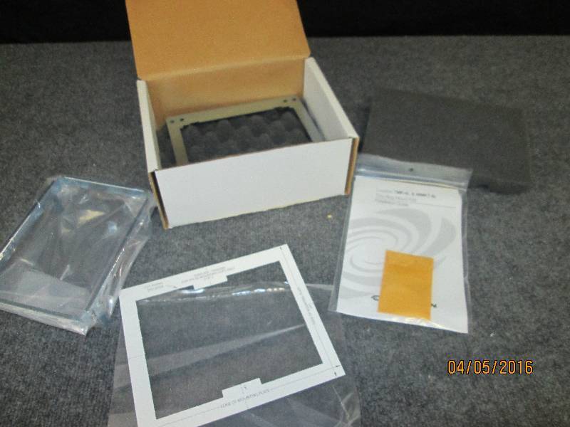 lot 47 image: Crestron TMK-6L & WMKT-6L trim ring...