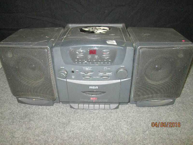 lot 119 image: RCA Boom Box...