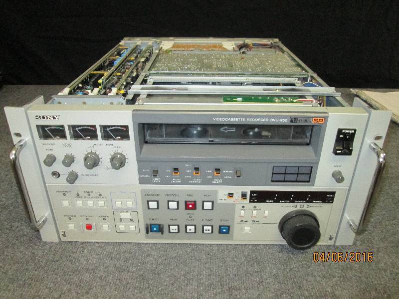lot 90 image: Sony professional grade videocasset...