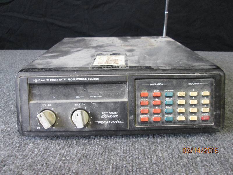 lot 215 image: Realistic 20 channel PRO-2020 AM FM...