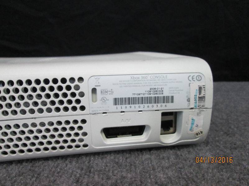 lot 307 image: XBox 360 Works great except that the eject function sticks sometimes
