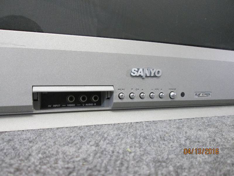 lot 312 image: Sanyo flat screen 20 TV